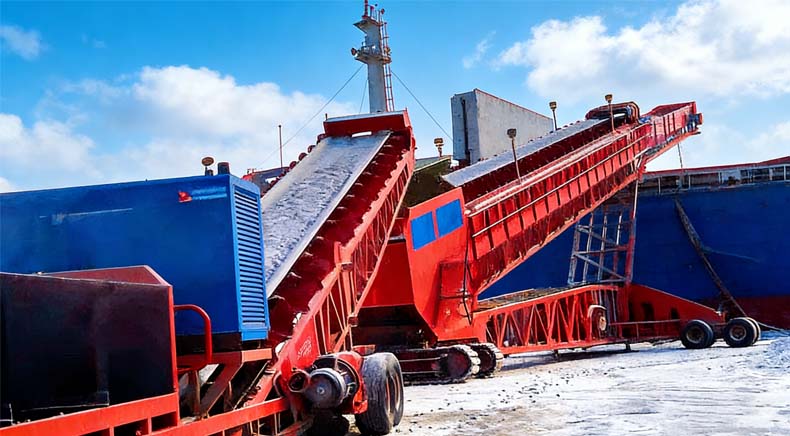 mobile radial shiploader